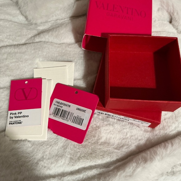 Valentino Garavani Preloved Fushia Crystals VLogo Earrings - Picture 10 of 13